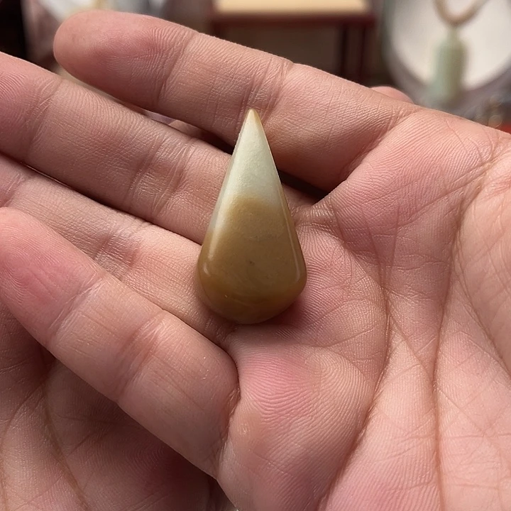 颈饰未镶嵌和田玉水滴吊坠