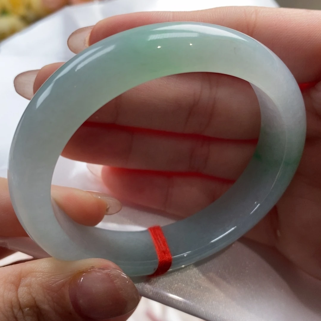 【闪购商品】翡翠手镯未镶嵌6号贵妃