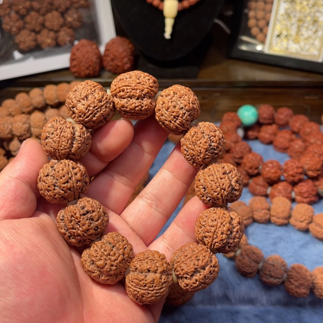 金刚菩提吊坠剩一条福利出，大尺寸巨肉蜂王