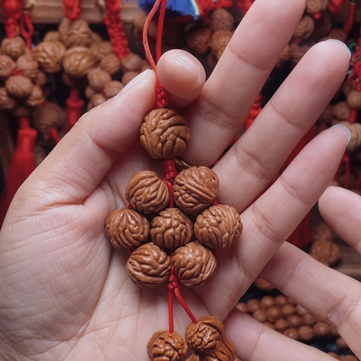 木质类龙纹桃枭挂件