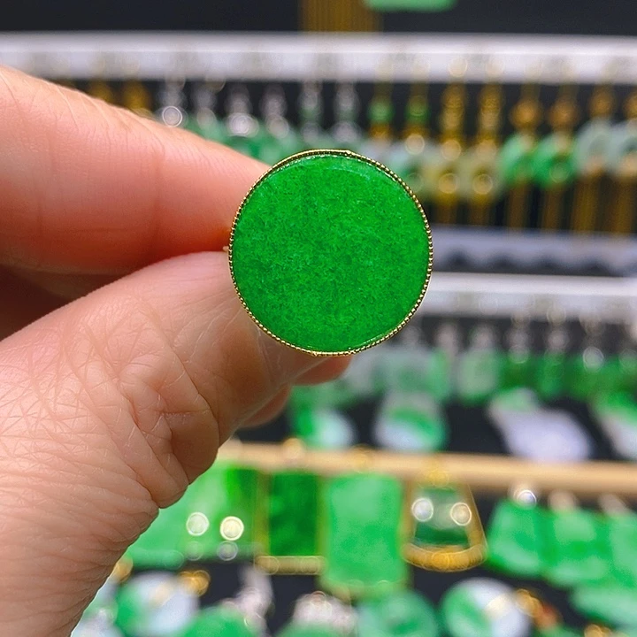 翡翠戒指18K金镶嵌戒指