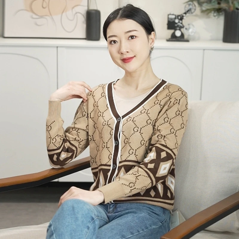 【小恣意】CD149撞色字母印花V领上衣女2024新款通勤百搭针织开衫