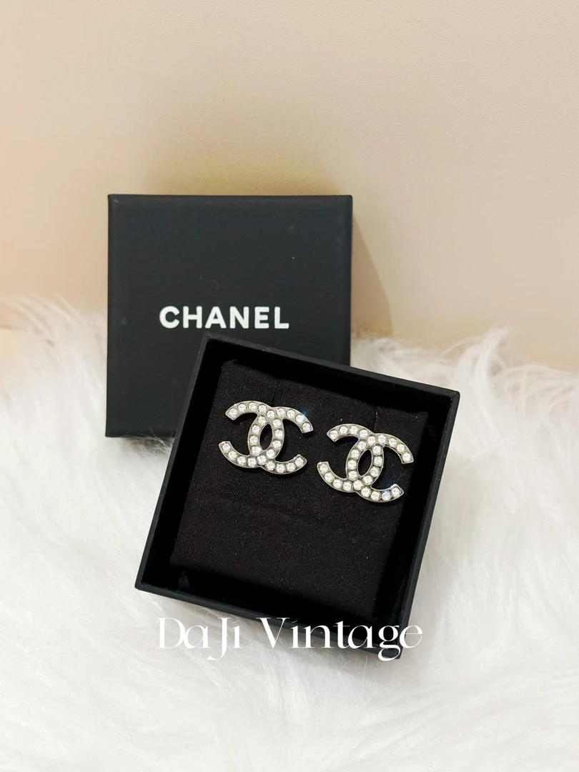 99新  大吉中古/Chanel香奈儿银色双c带钻耳钉