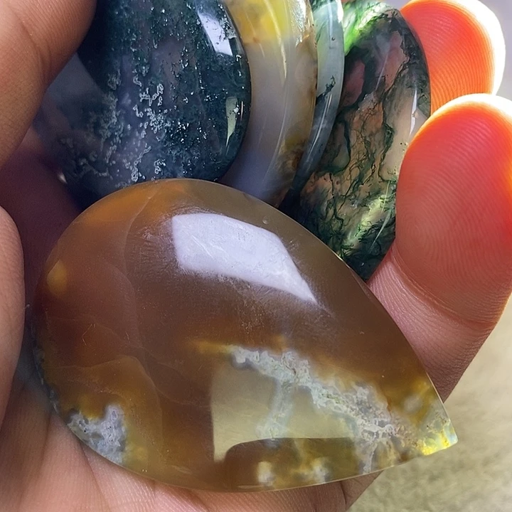 大***然玛瑙/玉髓颈饰未镶嵌