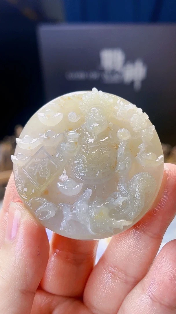 天然缅甸翡翠精雕冰胶财神毛货需抛光