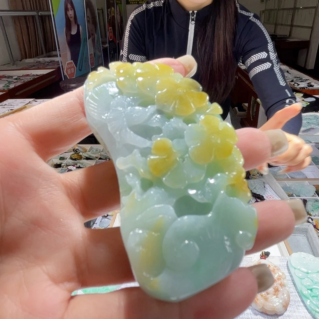 翡翠未镶嵌颈饰一
