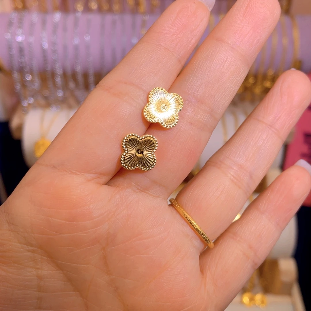 ****汇一一镭射四叶草耳钉