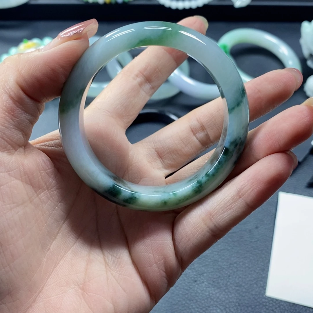 翡翠手镯未镶嵌天然翡翠