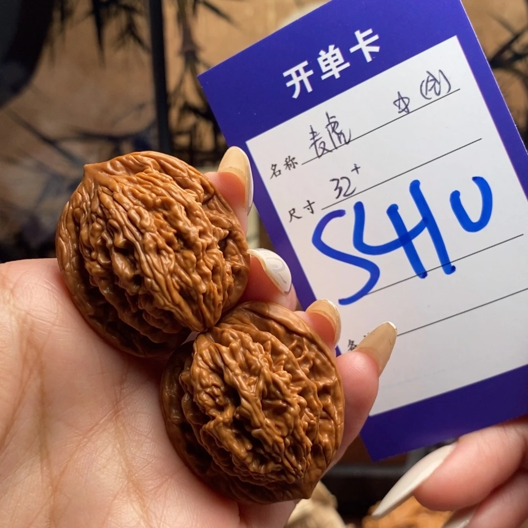 文玩核桃吊坠麦虎32