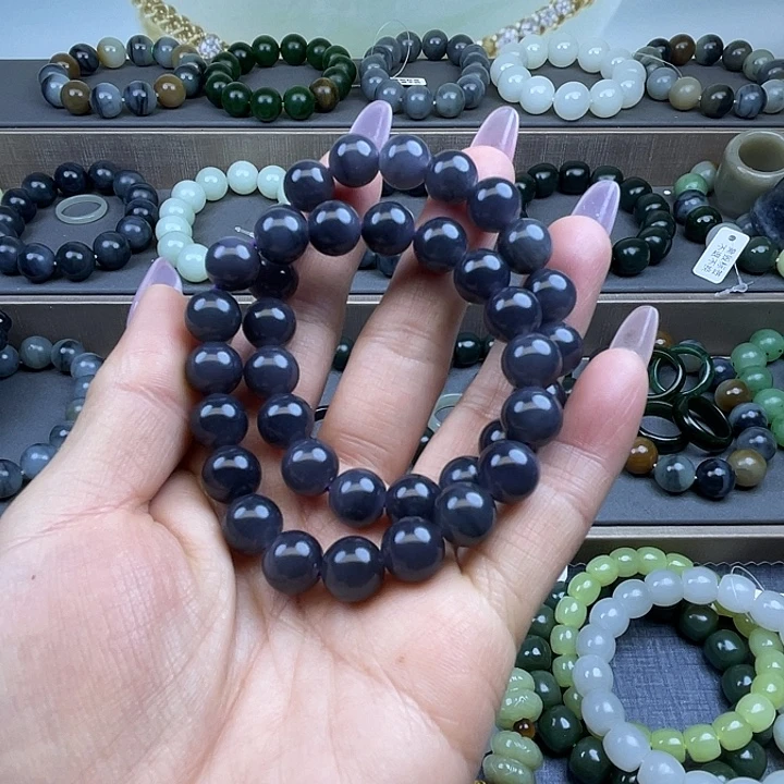 『***』和田玉未镶嵌手链