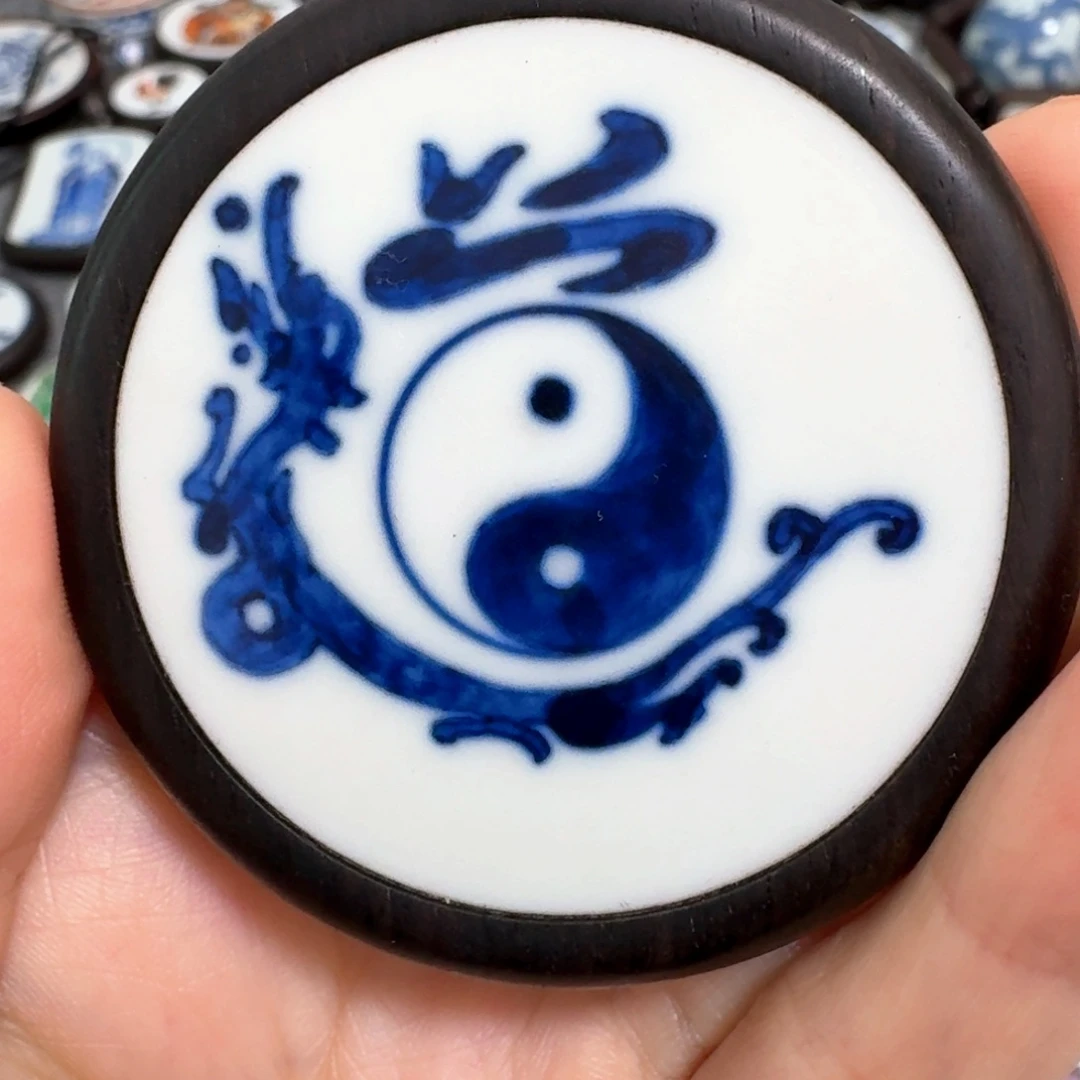 ꧁***꧂瓷片青花道字八卦挂件