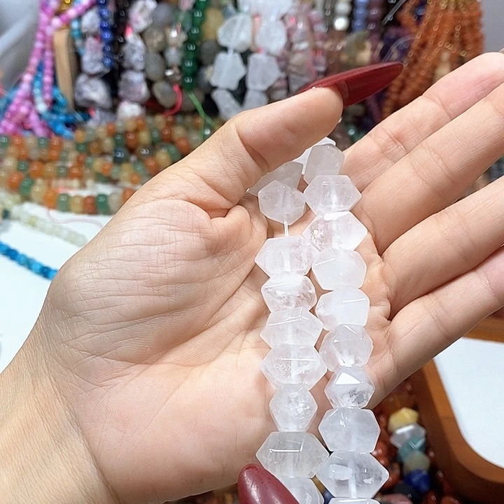 乔***一玛瑙/玉髓未镶嵌珠宝半成品