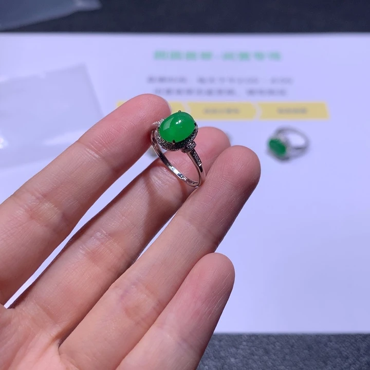 18K金镶嵌挂件翡翠