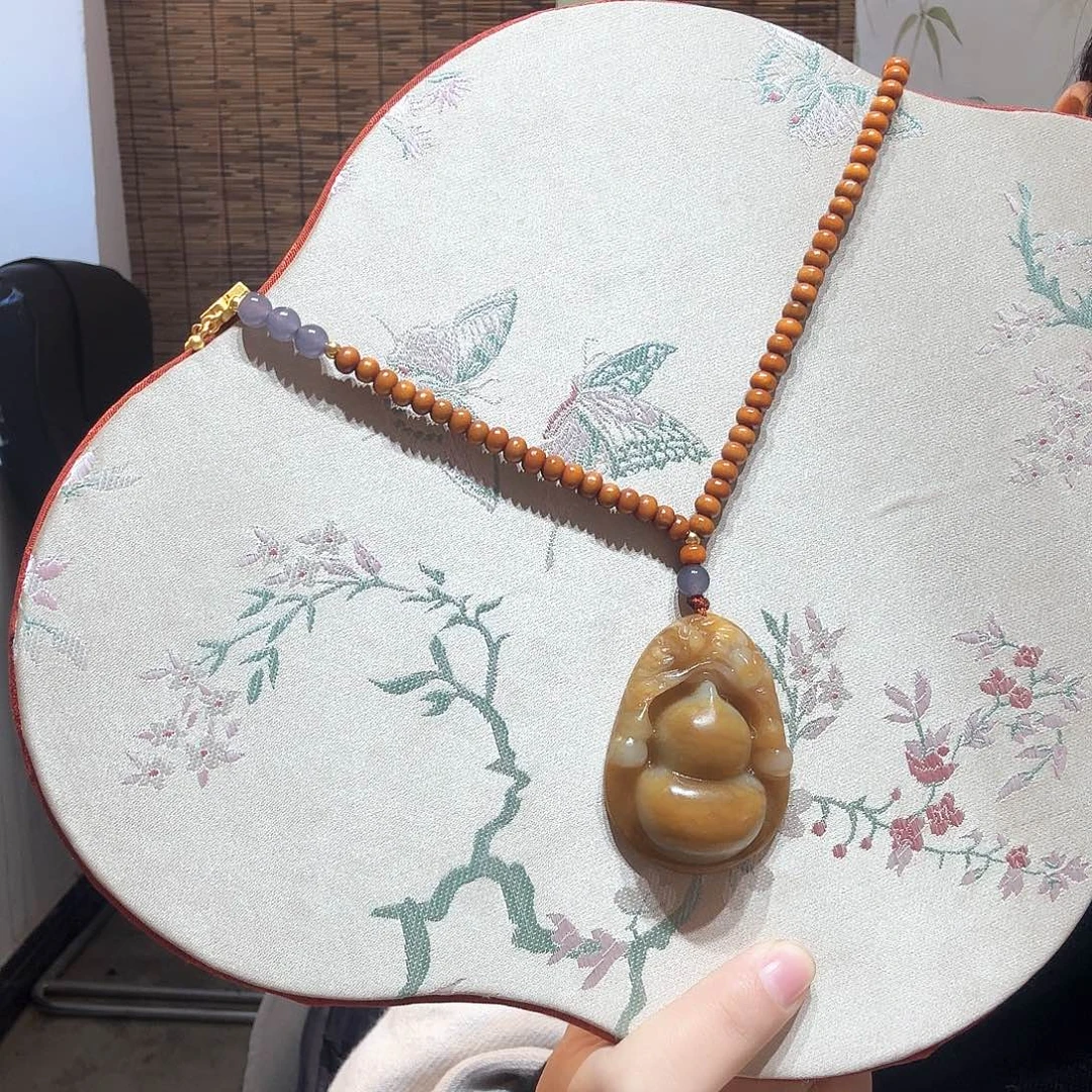 蛇纹石玉未镶嵌颈饰