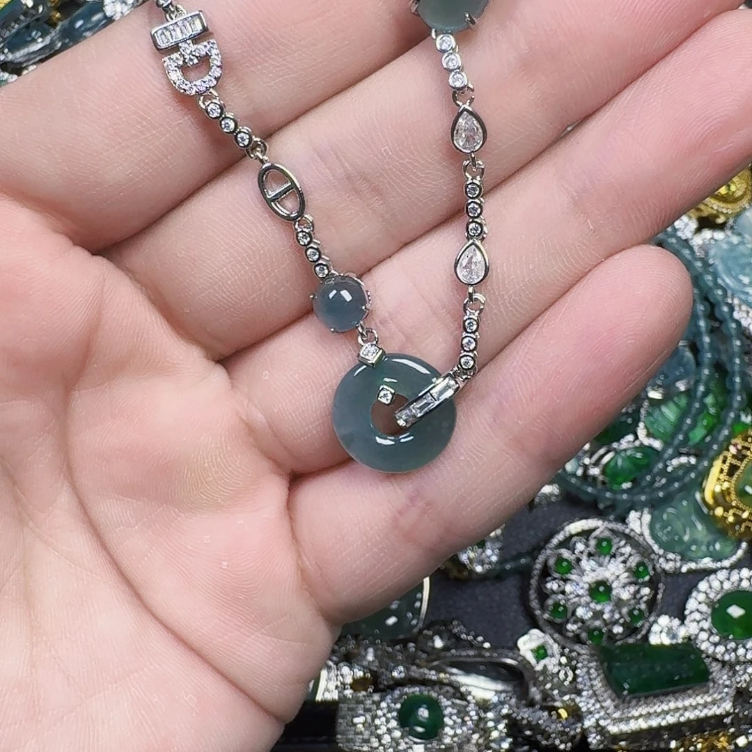 翡翠未镶嵌颈饰天然A货翡翠放漏