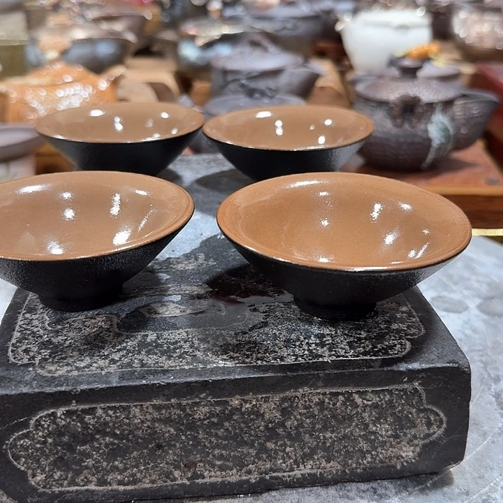 主人杯一个，瓷？品茗