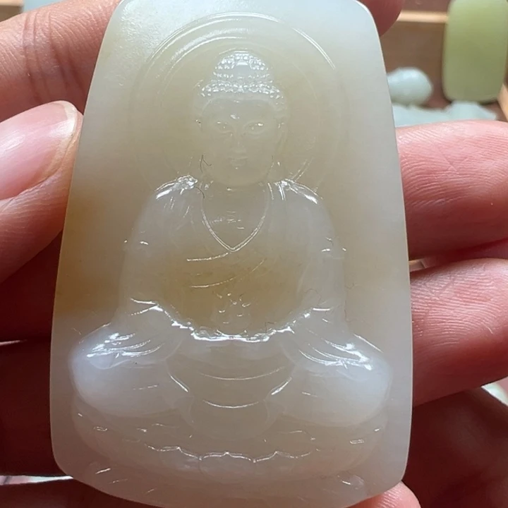 和田玉未镶嵌颈饰且末大日如来