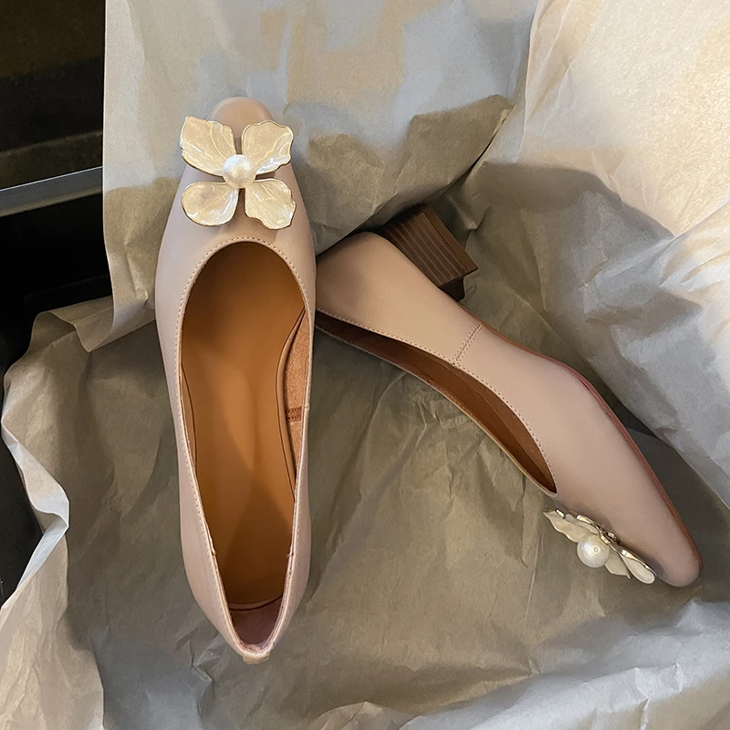 124/4cm牛皮尖头套筒中跟单鞋时尚奶奶鞋复古浅口单鞋鞋