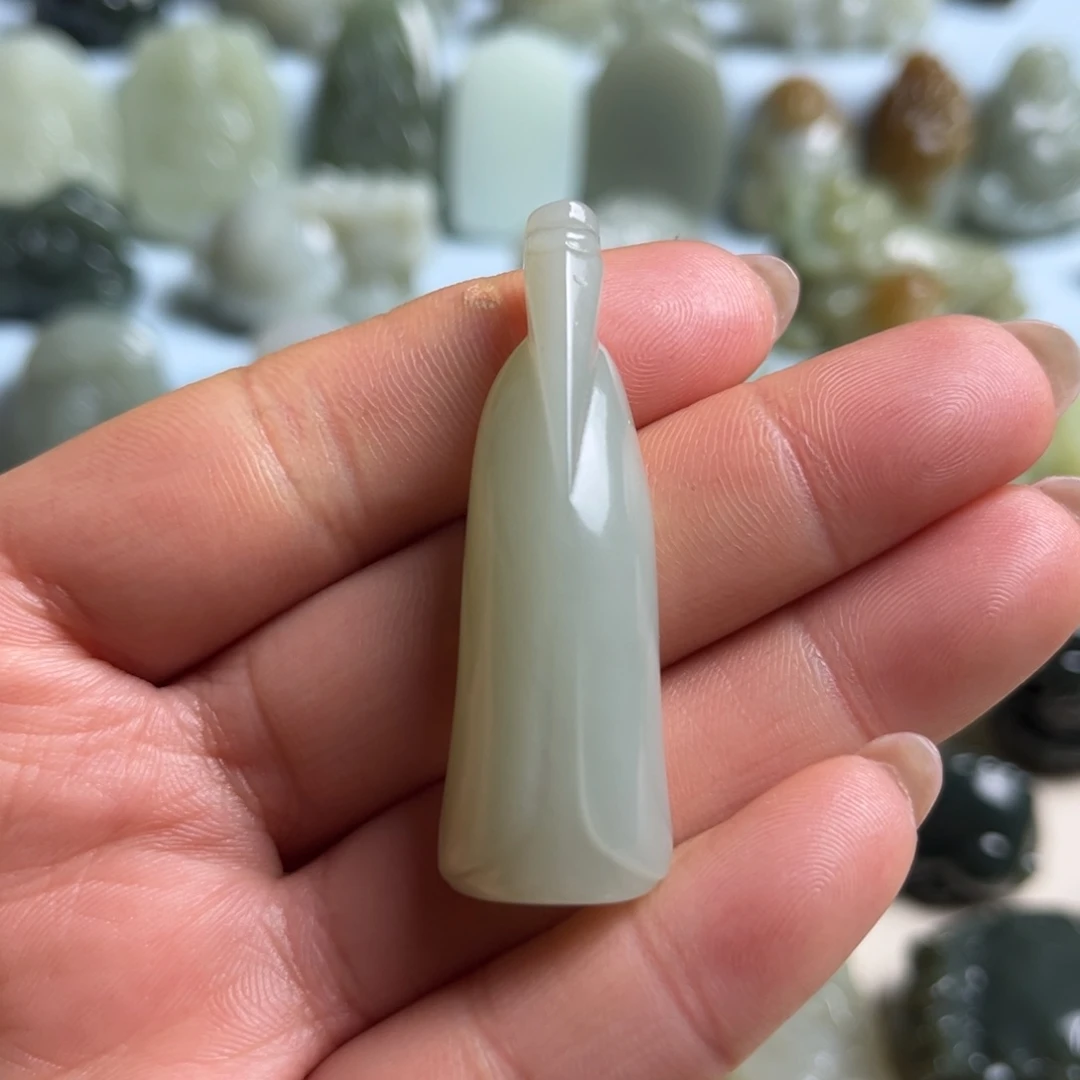 浅***颜和田玉未镶嵌挂件