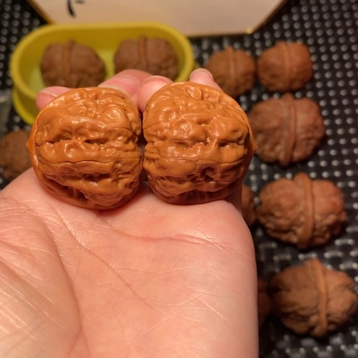 赖***宝把件文玩核桃开背大腿