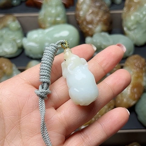 和田玉未镶嵌颈饰敬*