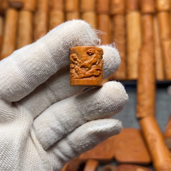 实心竹雕刻手把件