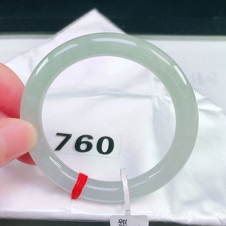 翡翠未镶嵌手镯（圆镯）760