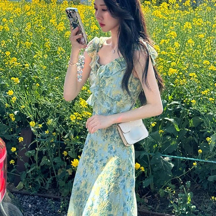 碎花裙温柔风连衣裙女夏季小众气质修身荷叶边a字长裙
