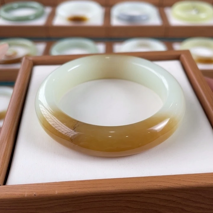 未镶嵌手镯和田玉