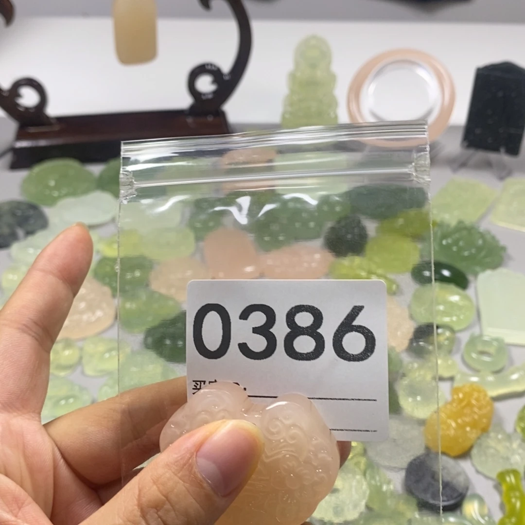 初***晴岫玉合金颈饰精美礼品