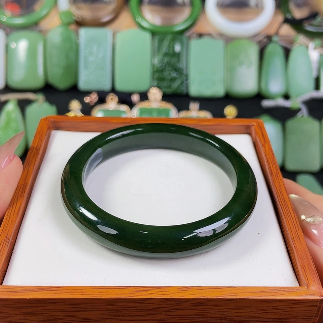 未镶嵌手镯和田玉·菠菜手镯