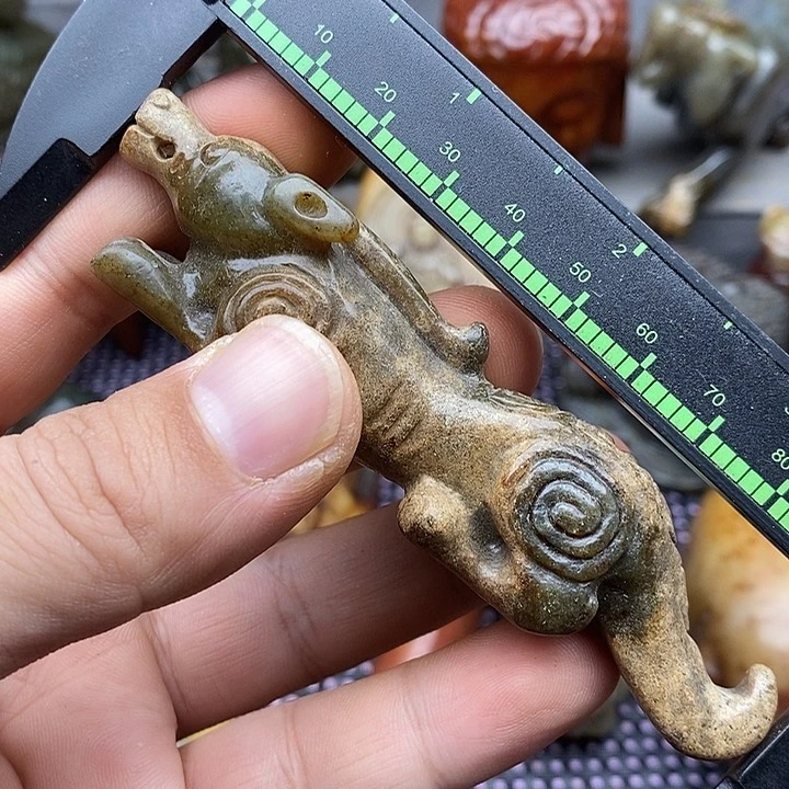 未镶嵌蛇纹石玉颈饰