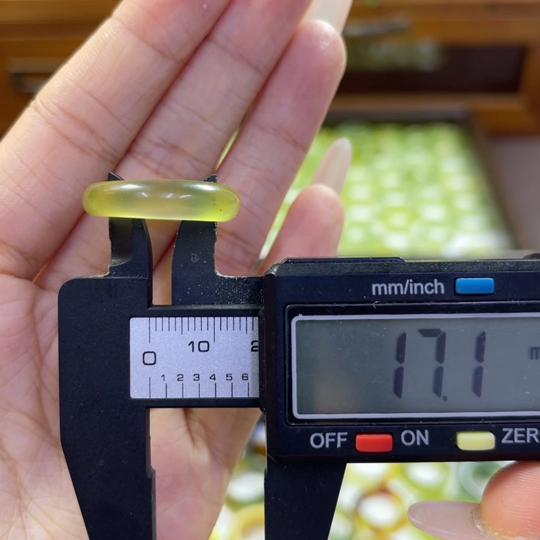 蛇纹石玉未镶嵌手镯20