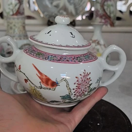 杯子韭**子当代景德镇市陶瓷工艺品