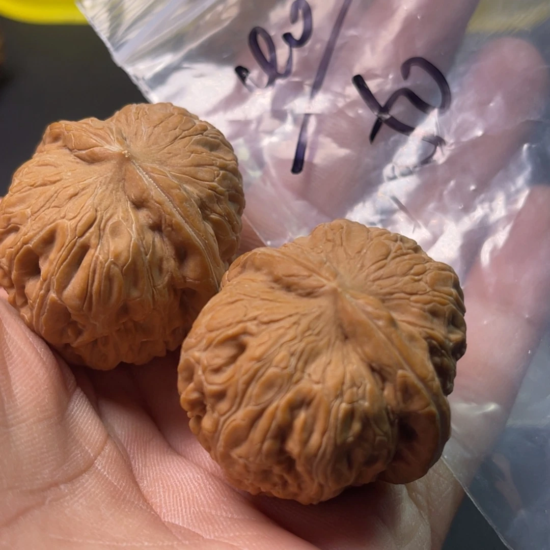 C***l文玩核桃把件元宝