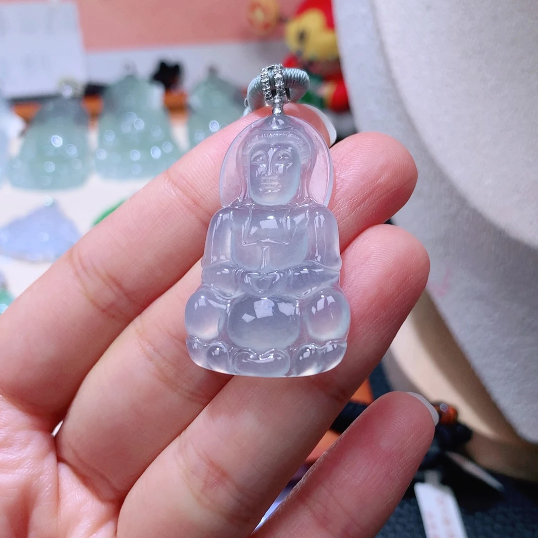 颈饰18K金镶嵌翡翠观音