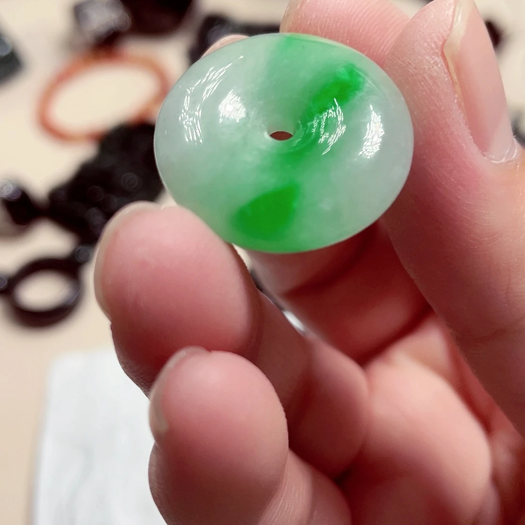 翡翠未镶嵌颈饰先鉴后发一物一证