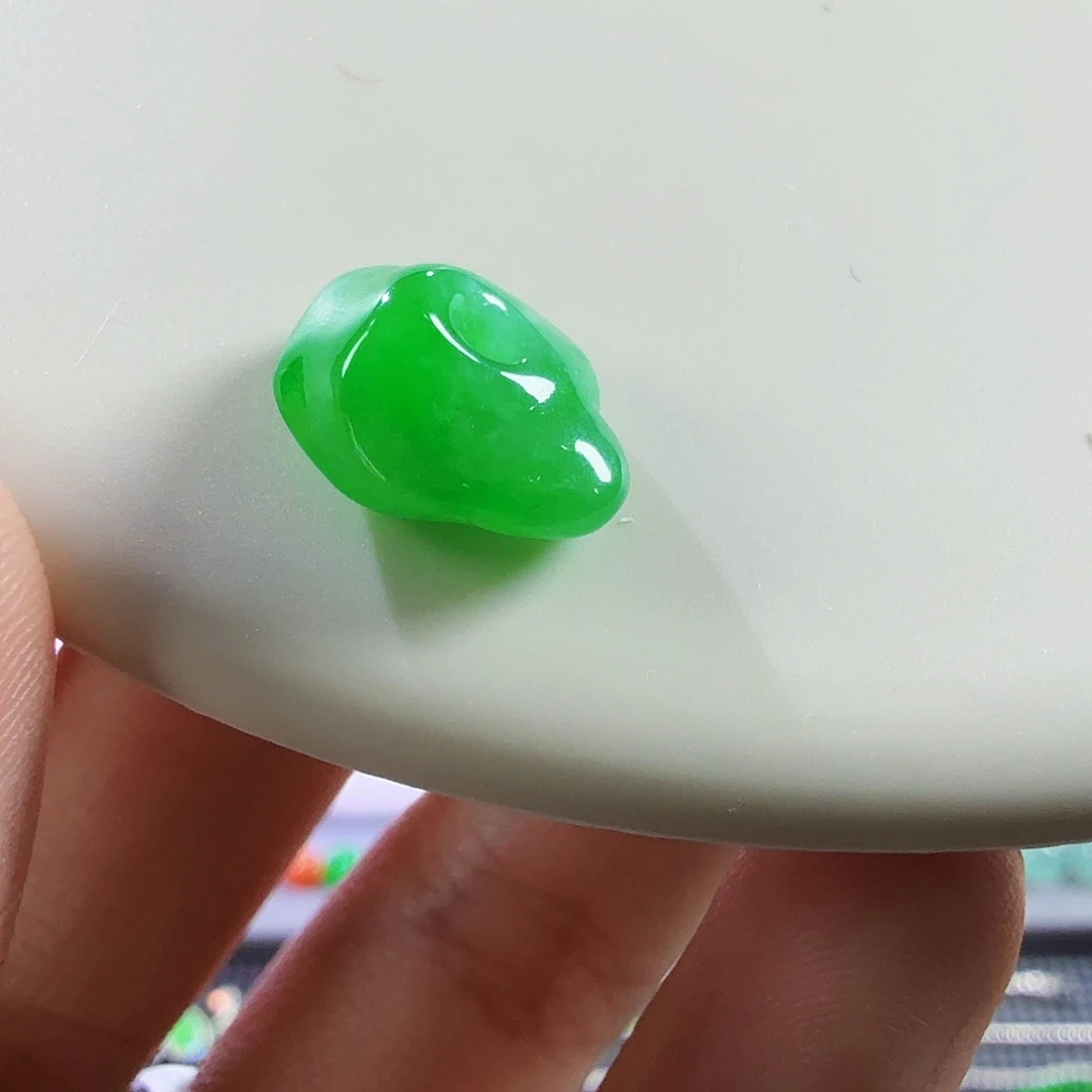 翡翠未镶嵌颈饰随行