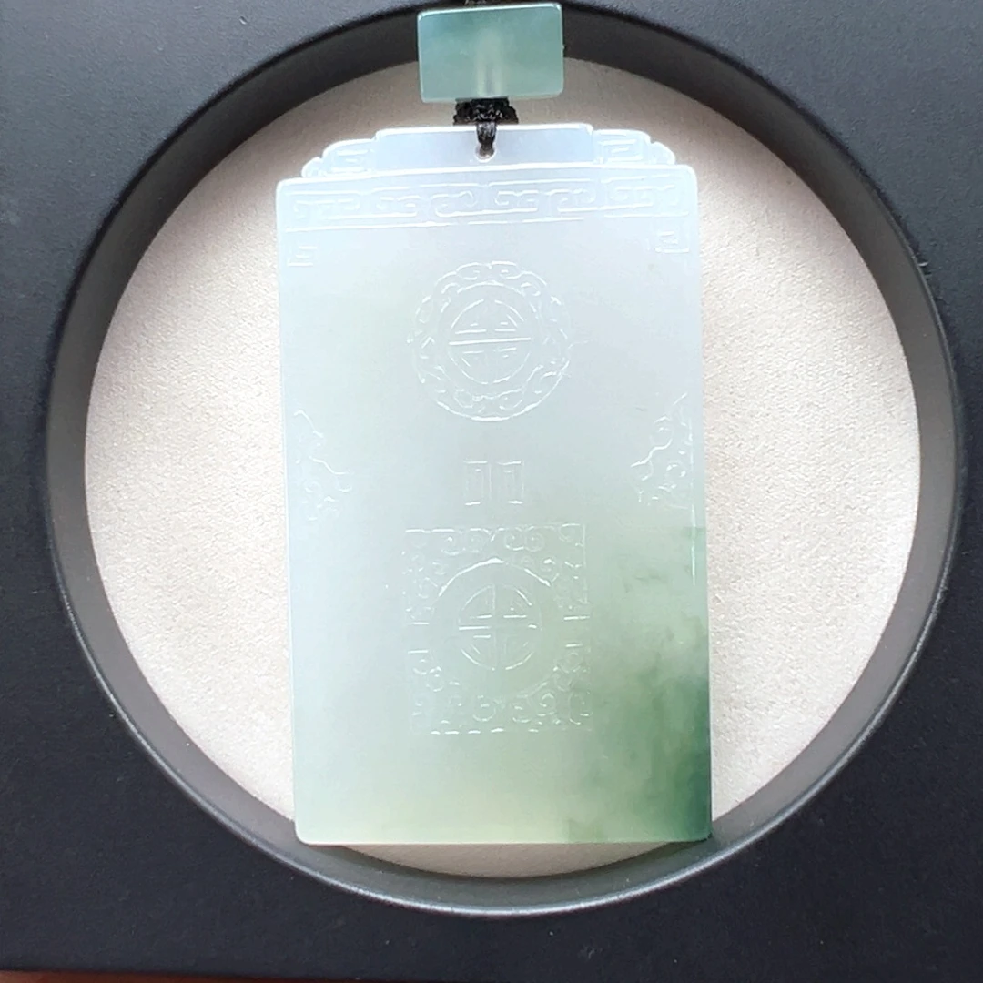 翡翠未镶嵌颈饰无事牌