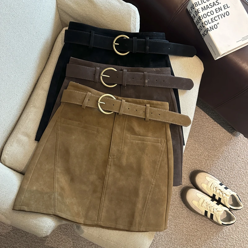 配腰带美拉德秋冬新款PU丝绒皮半身裙拼接设计纯色高腰A字短裙子