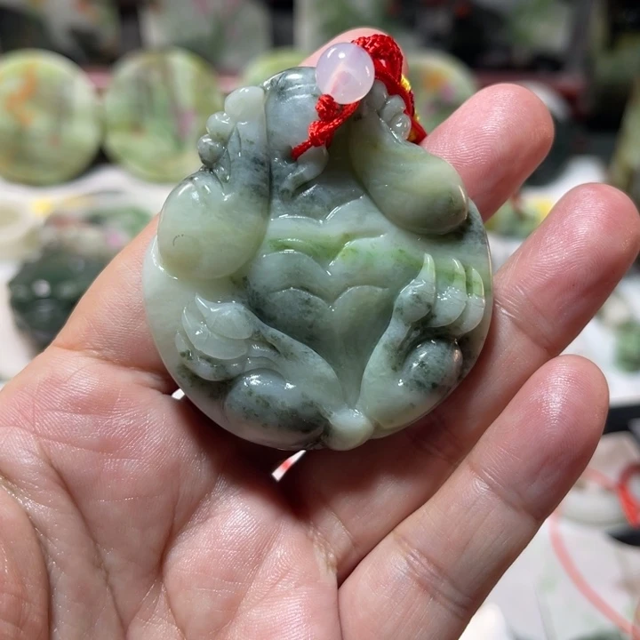 独山玉未镶嵌颈饰