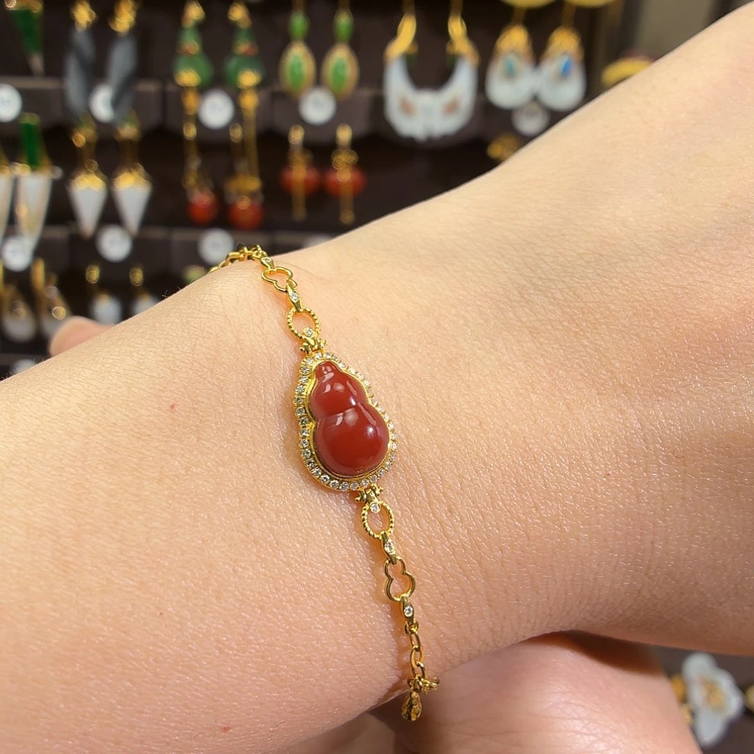 颈饰18K金镶嵌南红玛瑙