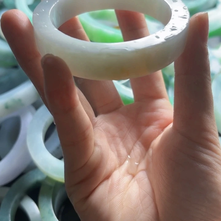 定制翡翠不退不换未镶嵌