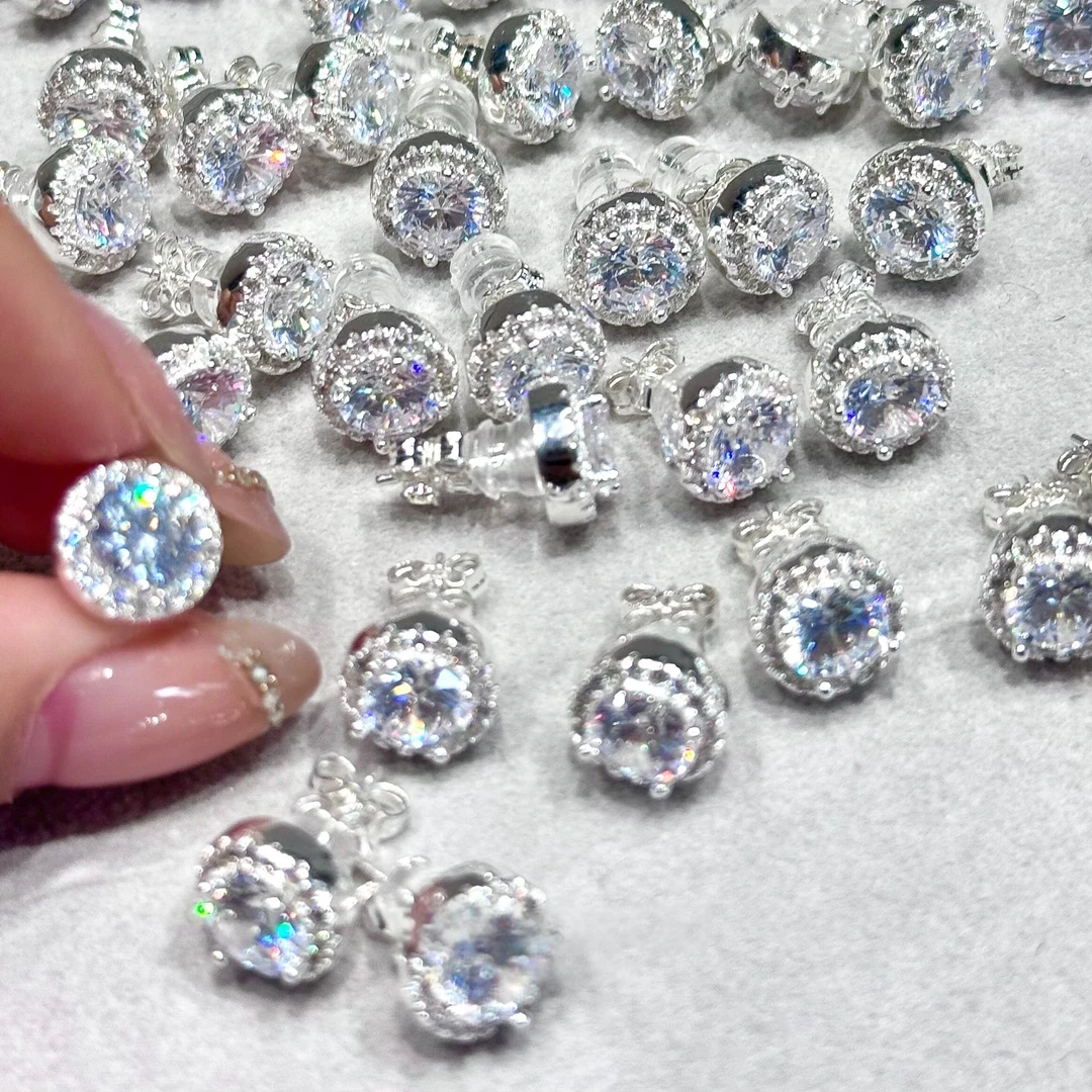 卡柒 铜合金耳饰 爆闪锆石耳钉女时尚小众设计高级感养耳洞耳饰