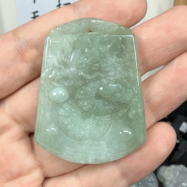 翡翠挂件未镶嵌翡翠
