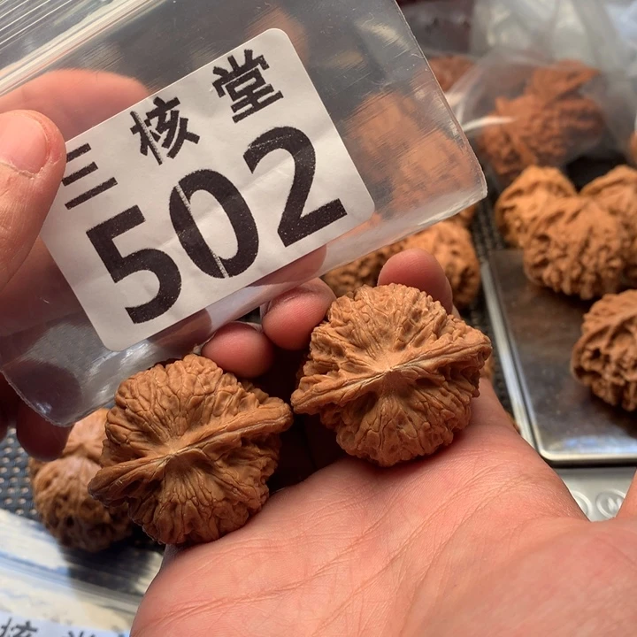 文玩核桃吊坠黑马