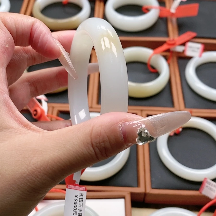 【闪购商品】未镶嵌手镯和田玉