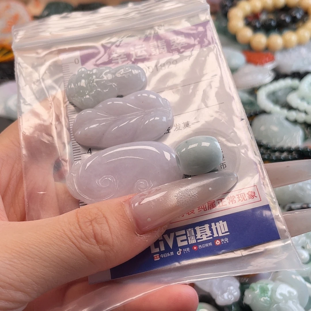 翡翠未镶嵌颈饰hhh