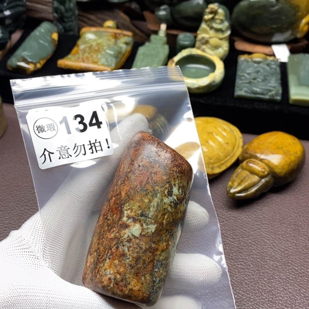 未镶嵌岫岩河磨玉（透闪石质玉）把件