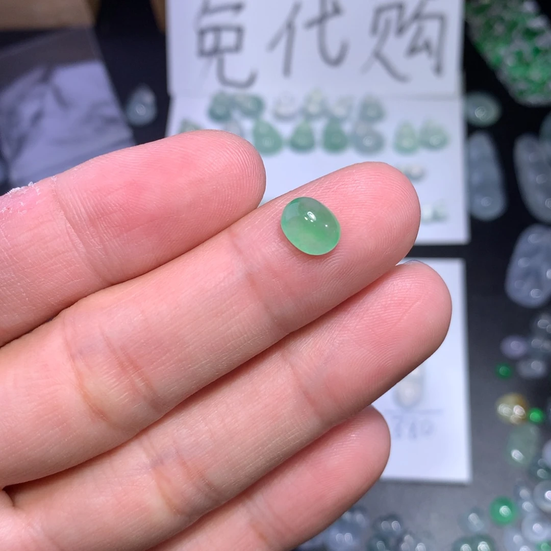 翡翠未镶嵌颈饰绿蛋